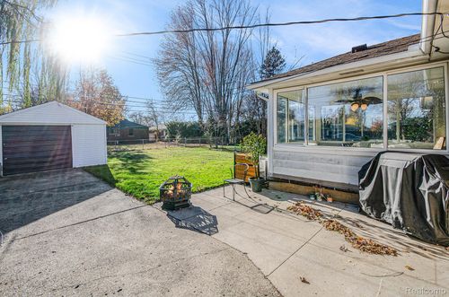 21820 Oconnor St, Saint Clair Shores, MI, 48080-2956 | Card Image