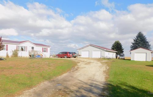 1639 165th St, Manchester, IA, 52057-8836 | Card Image