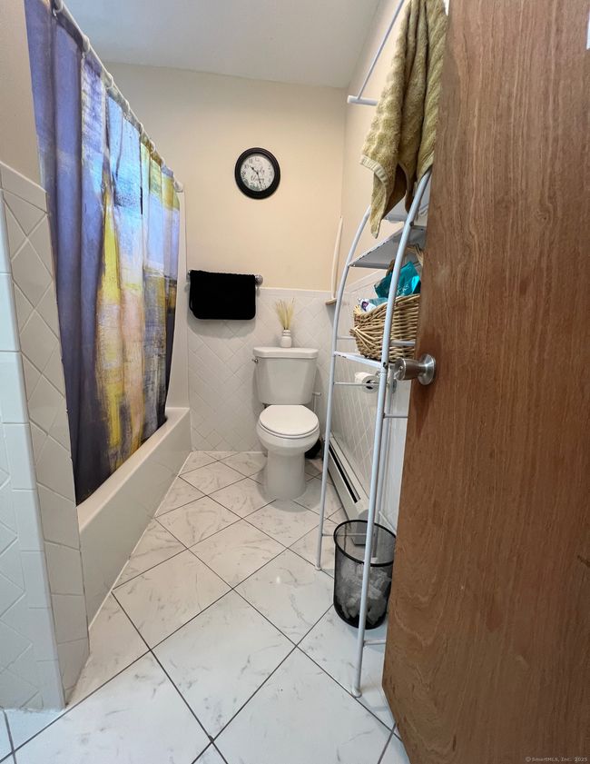 2 - 982 Dixwell Ave, Home with 3 bedrooms, 1 bathrooms and null parking in Hamden CT | Image 8