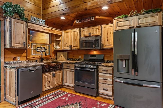 143 Kaely Dr, Home with 3 bedrooms, 3 bathrooms and null parking in Mineral Bluff GA | Image 10