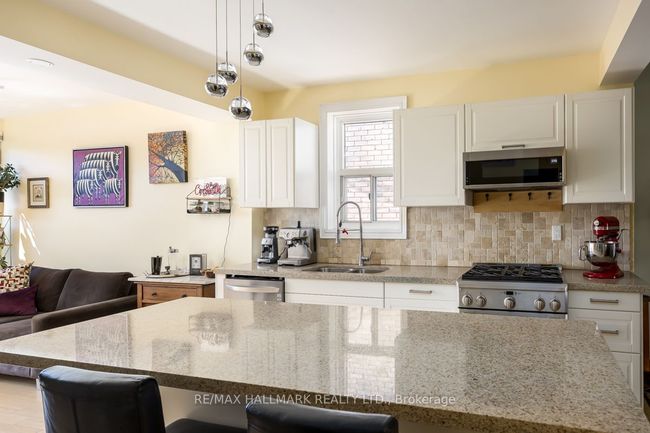 223 Wallace Ave, House attached with 5 bedrooms, 3 bathrooms and 1 parking in Toronto ON | Image 4