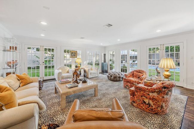 2129 Brentwood Dr, House other with 3 bedrooms, 5 bathrooms and 2 parking in Houston TX | Image 9