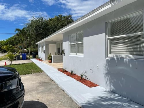 left-802 N 58th Ave, Hollywood, FL, 33021-5610 | Card Image