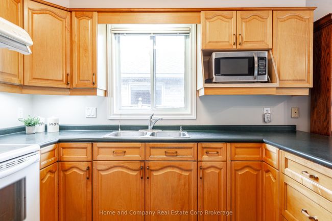 114 Killoran Cres, House other with 3 bedrooms, 2 bathrooms and 4 parking in Stratford ON | Image 8