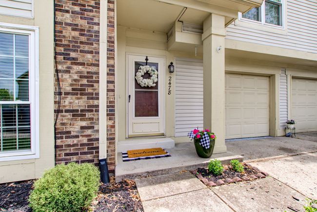2478 Chaseway Court, Condo with 2 bedrooms, 2 bathrooms and null parking in Indianapolis IN | Image 3