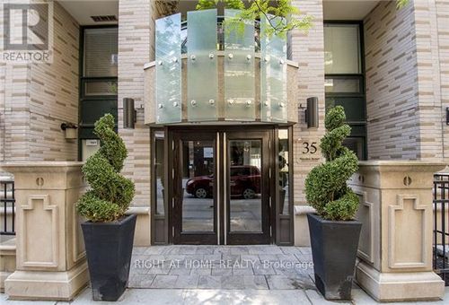 1606-35 Hayden St, Toronto, ON, M4Y3C3 | Card Image