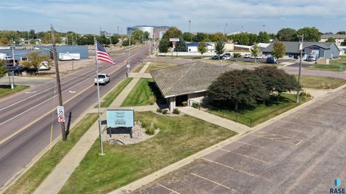 600 N Western Ave Avenue, Sioux Falls, SD, 57104 | Card Image