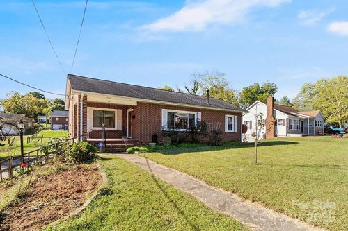 209 Park St, Morganton, NC, 28655-3135 | Card Image