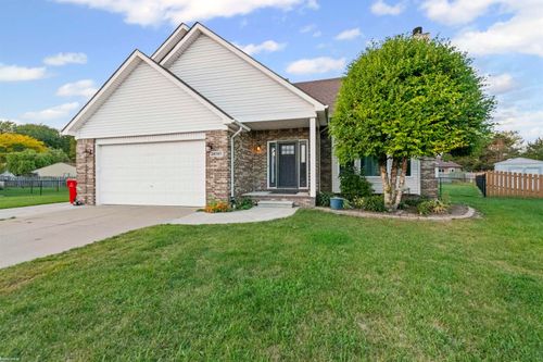 28787 Yorkshire Dr, Chesterfield, MI, 48047-1746 | Card Image