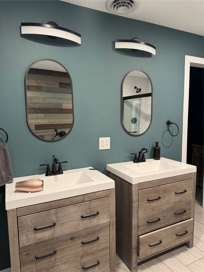 Bathroom with two vanities | Image 15