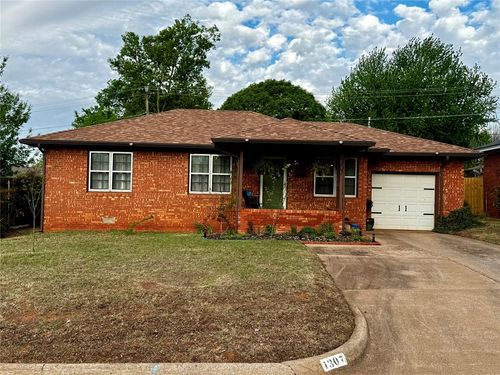 1307 N Broad St, Guthrie, OK, 73044-1828 | Card Image