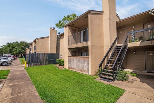 apt-106-3300 Pebblebrook Dr, Seabrook, TX, 77586-6052 | Card Image