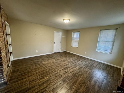 b-9 S Clinton St, Poughkeepsie, NY, 12601-3456 | Card Image