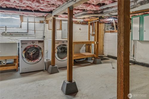 2136 N 90th St, Seattle, WA, 98103-4124 | Card Image