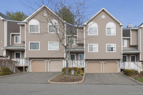 42 Eagle Ridge Way, Nanuet, NY, 10954-1012 | Card Image