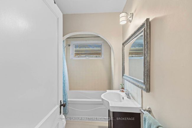 21 Alwington Ave, House other with 5 bedrooms, 2 bathrooms and 4 parking in Kingston ON | Image 15