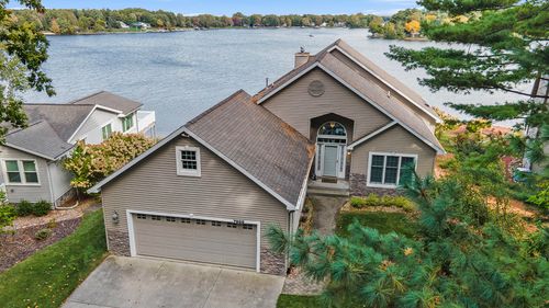 7988 Island Ct, Canadian Lakes, MI, 49346-8920 | Card Image
