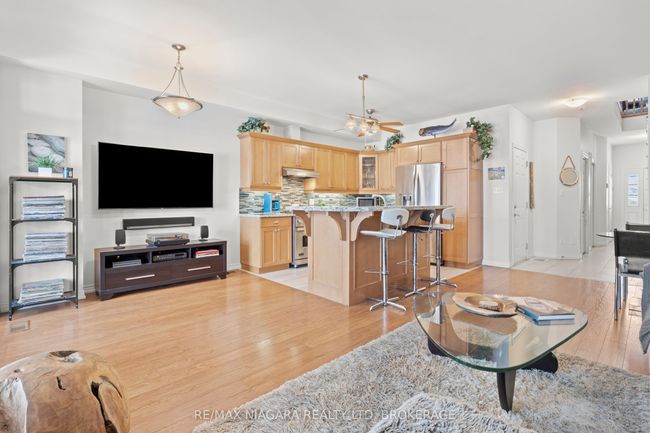 1069 Beach Blvd, House attached with 2 bedrooms, 4 bathrooms and 2 parking in Hamilton ON | Image 9