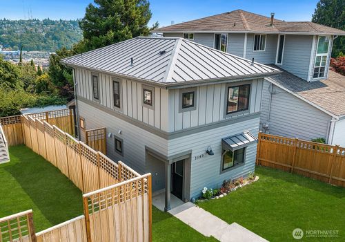 2114 B 26th Avenue W, Seattle, WA, 98199 | Card Image