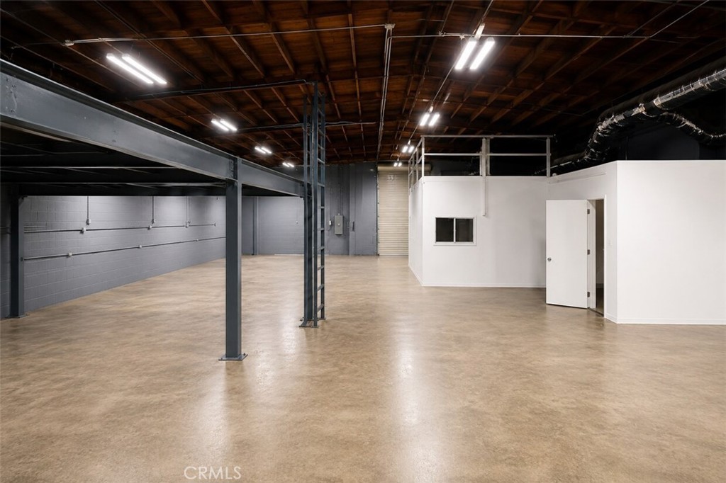 Commercial Sale in Lawndale 3