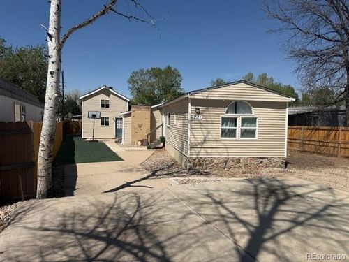231 Elm St, Lochbuie, CO, 80603-6403 | Card Image
