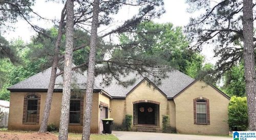 562 Pinecrest Dr, CHILDERSBURG, AL, 35044-1023 | Card Image