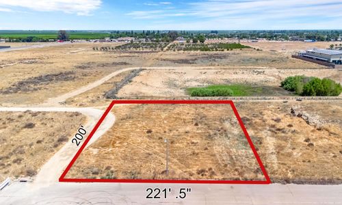 1 E Idustrial Drive, Parlier, CA, 93648 | Card Image