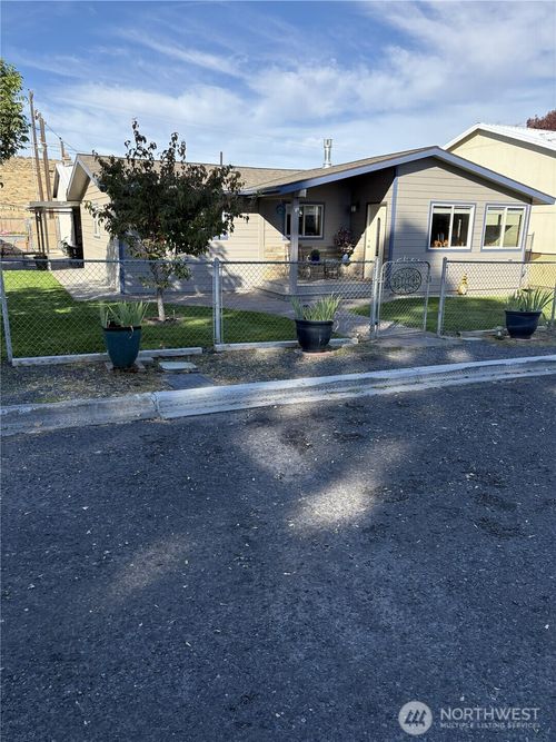219 Juniper St N, Soap Lake, WA, 98851-9163 | Card Image