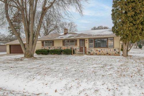 5820 W Donna Dr, Brown Deer, WI, 53223-2926 | Card Image