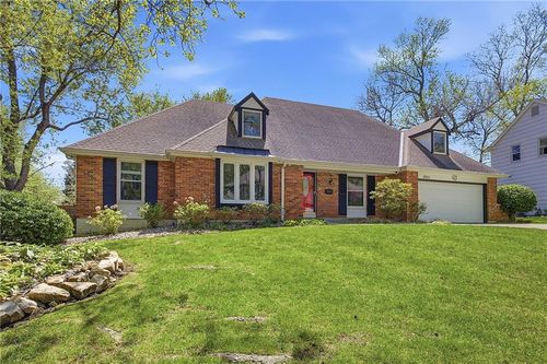 5805 W 90th Ter, Overland Park, KS, 66207-2150 | Card Image