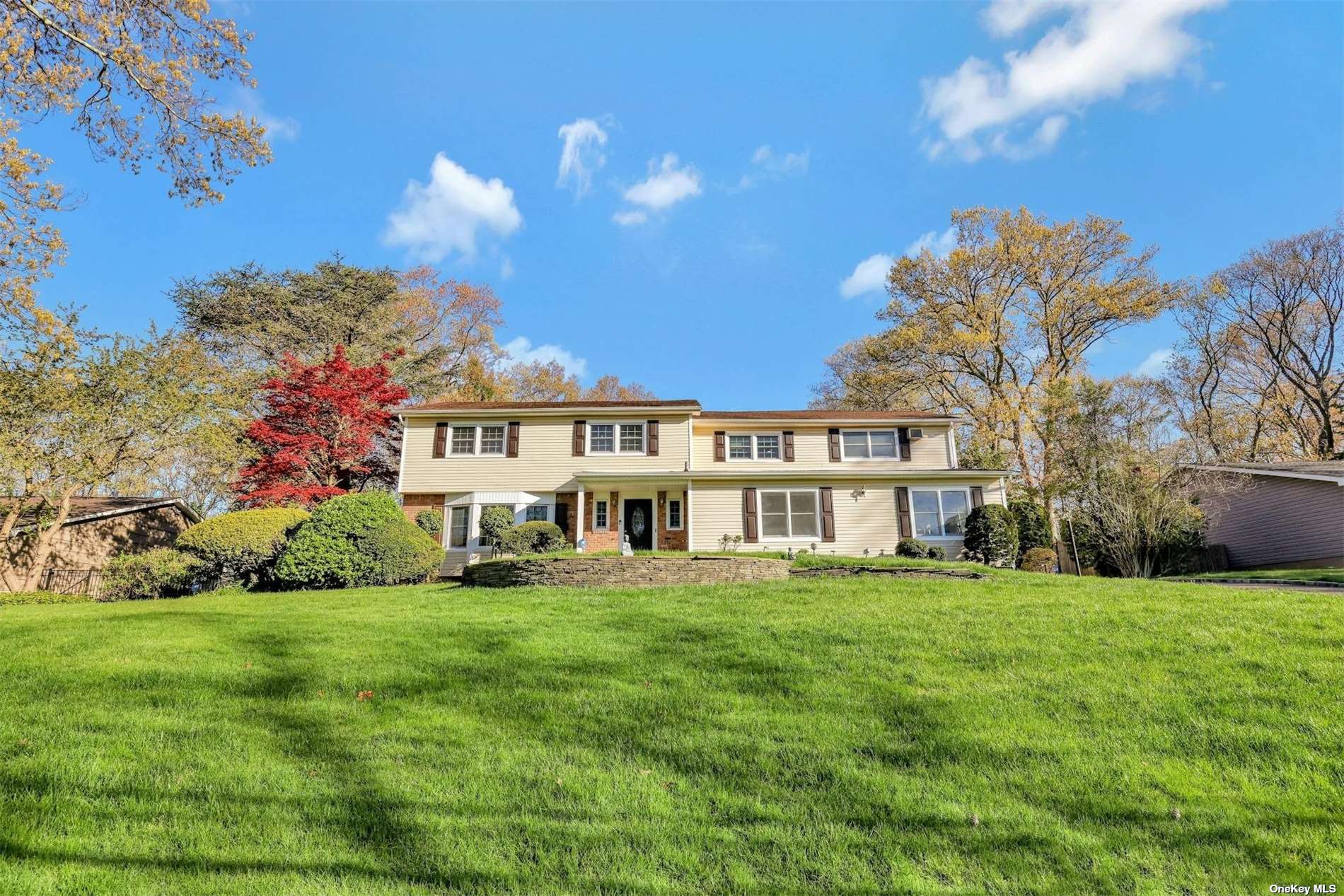 Harvard Dr, Woodbury, NY 11797