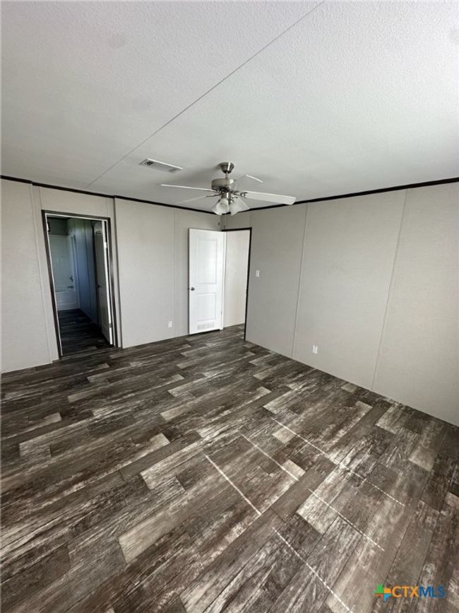19656 Us Highway 77 S, House other with 3 bedrooms, 2 bathrooms and null parking in Yoakum TX | Image 13