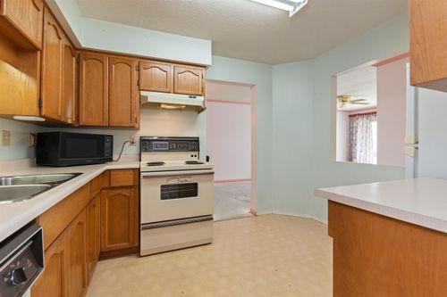 202-8725 Elm Dr, Chilliwack, BC, V2P4Y3 | Card Image