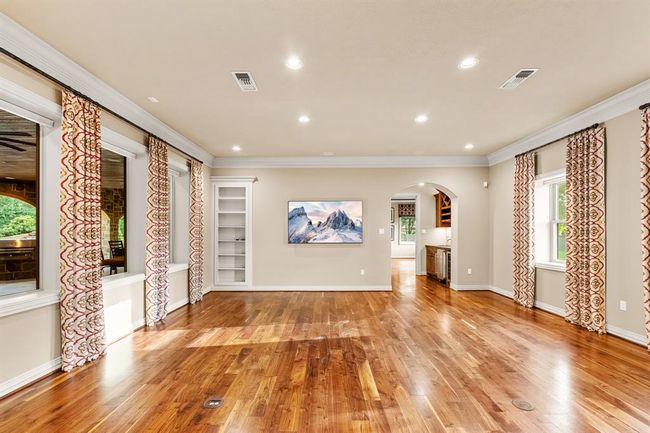 Spacious Living Room | Image 32
