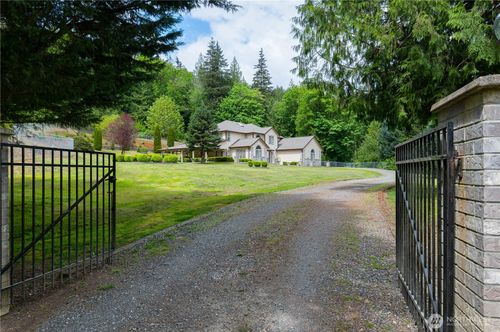 5860 Bell Creek Logging Rd, Deming, WA, 98244-9550 | Card Image