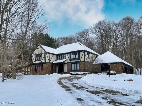 18777 Rivers Edge Drive E, Chagrin Falls, OH, 44023 | Card Image