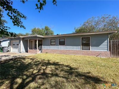 1606 Sam Houston, House other with 3 bedrooms, 1 bathrooms and null parking in Victoria TX | Image 2