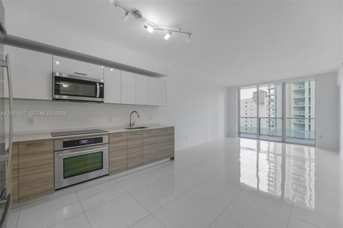 1203-1300 Brickell Bay Dr, Miami, FL, 33131-3385 | Card Image
