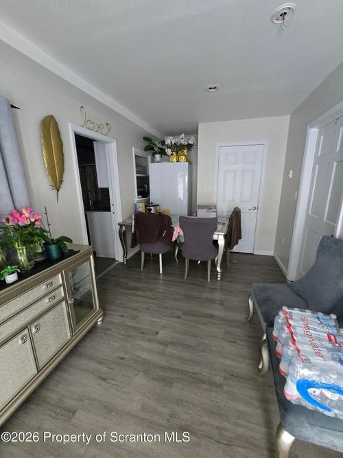 130 Lincoln Ave, Carbondale, PA, 18407-2170 | Card Image