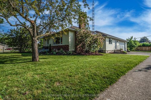 27 Woodbine Ave, Saint Catharines, ON, L2N3N1 | Card Image