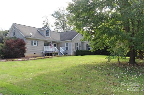 38 Char Kimber Ln, Canton, NC, 28716-4913 | Card Image