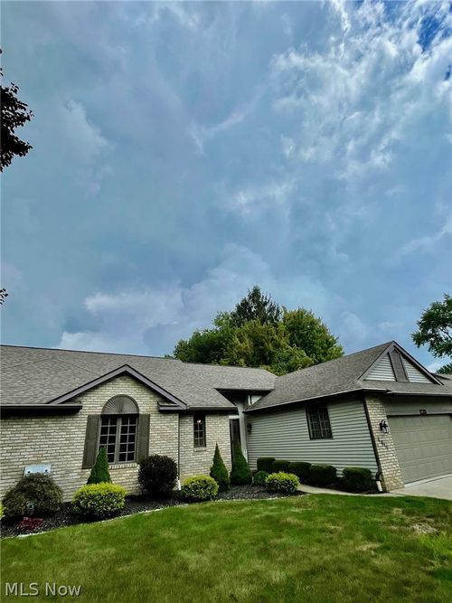 4911 Nw Pond Drive Nw, North Canton, OH, 44720 | Card Image