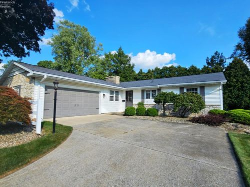 16 Breezewood Dr, Norwalk, OH, 44857-2417 | Card Image