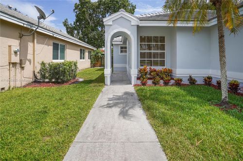 9354-9354 Arborwood Cir, Davie, FL, 33328-6785 | Card Image