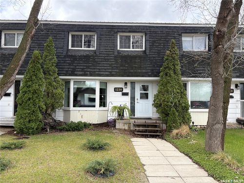 1230 Chaplin Street E, Swift Current, SK, S9H1K1 | Card Image