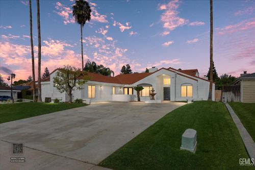 9712 White Oak Dr, Bakersfield, CA, 93311-1612 | Card Image