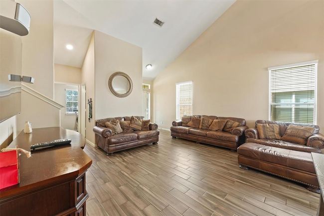 2439 Pinpoint Dr, House other with 3 bedrooms, 3 bathrooms and 2 parking in Spring TX | Image 6