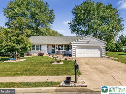 527 Hamsher Ave, Topton, PA, 19562-1747 | Card Image