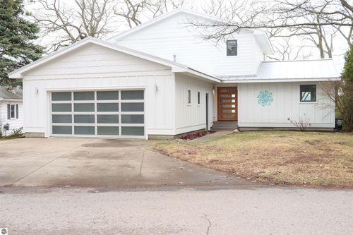 745 S Crescent Ave, Au Gres, MI, 48703-9302 | Card Image