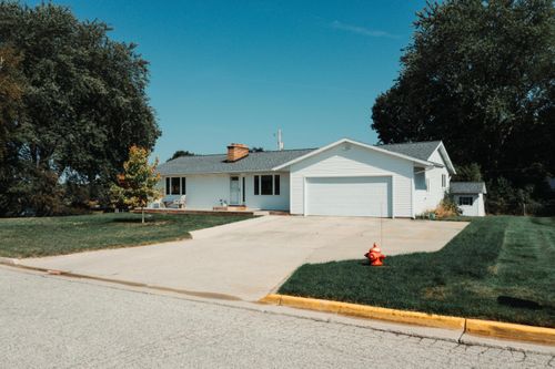 60 N Plum St, Hart, MI, 49420-9674 | Card Image